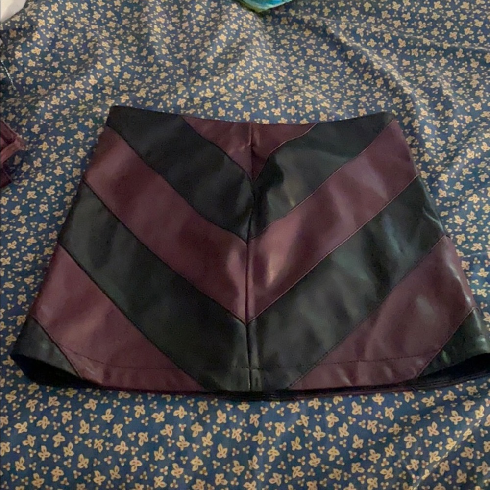 FOREVER 21 pleather lined skirt